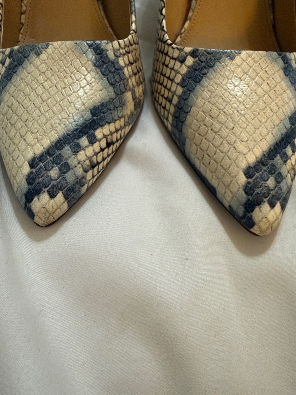 Michael Kors Blue and Cream Snake-Print Pointed Pumps-9M - Very good condition! - Picture 7 of 7